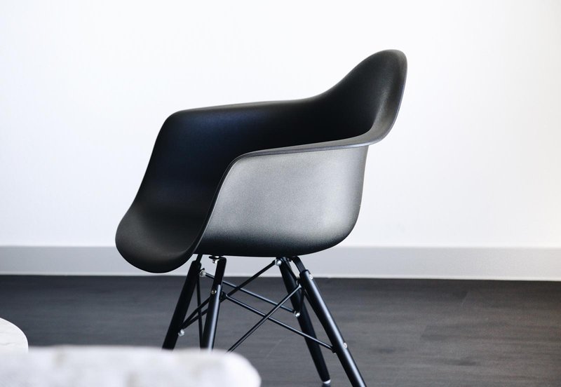 Black Eaves Chair